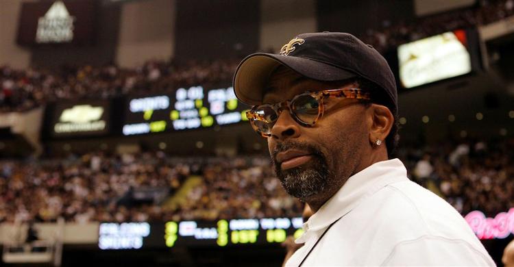 Spike Lee er kravlet i kampuniformen og er klar til nye angreb på sin kollega Clint Eastwood. 