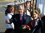 George W. Bush og hans hustru Laura ankom i går til Berlin på parrets Europarundrejse. 
