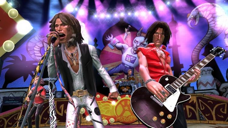 Hvor 'SingStar' er dyst i karaoke med to mikrofoner udfordrer 'Guitar Hero'-spillene spillerne i bas og guitar. Her i versionen 'Aerosmith'. 