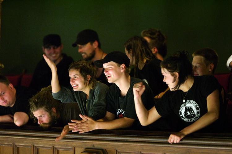 Repræsentanter for Ungdomshuset var glade, da afgørelsen faldt på Københavns Rådhus. Det nye ungdomshus på Dortheavej i København er en realitet, men naboerne er nervøse. 