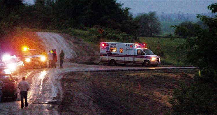 Fire drenge omkom, da en tornado i går smadrede en spejderlejr i staten Iowa. 