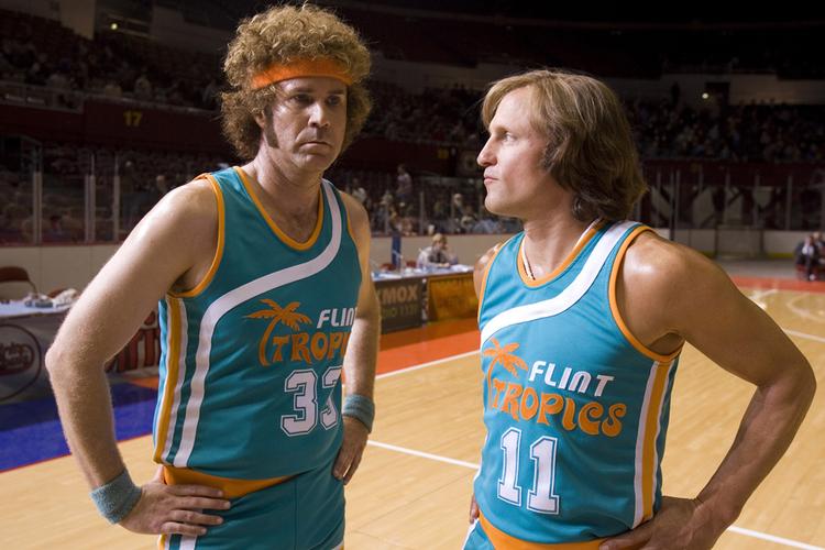 Will Ferrell og Woody Harrelson på basketbanen i 'Semi-Pro'. 