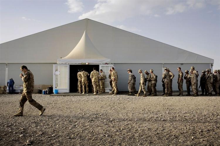 Det tærer meget mere på forsvarets materiel, når det befinder sig i Afghanistan, end når det bliver brugt i Oksbøllejren. 