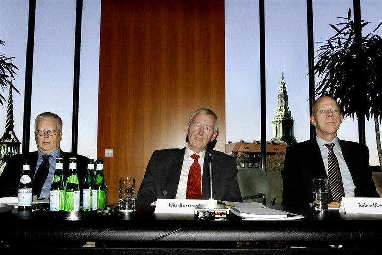 Nils Bernstein tiltrådte som ny direktør for Nationalbanken i 2005. Han kom fra en stilling som departementschef i Statsministeriet. Her ses han, da han fremlagde sin første årsberetning i 2006. 