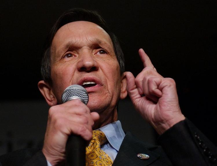 Dennis Kucinich var blandt andet Viggo Mortensens mand i primærvalgets indledende fase. Nu har han stillet forslag om at få Bush for en rigsret. 