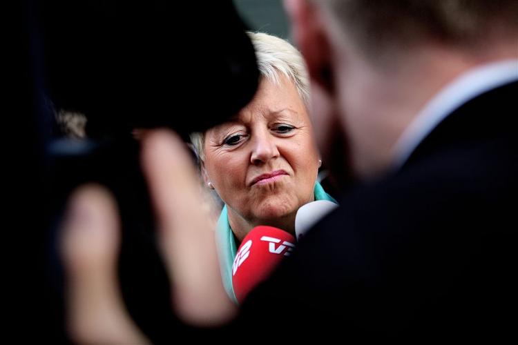 Sundhedskartellets formand Connie Kruckow møder pressen efter forhandlingerne, der endte med et forlig. 