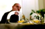På Betty Nansen Teatret ville man ikke vide af ham, men nu indtager Lars Norén chefstolen på Folkteatern i Göteborg sammen med Ulrika Josephsson. 