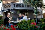 Café Two O Two har først for nyligt istandgjort arealet foran cafeen for at kunne tilbyde udeservering. Fredage og lørdage tændes der tillige op i grillen, når vejret tillader det. 