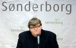 Michael Moore gæstede sidste år Sønderborg. Nu blander den kontroversielle dokumentarist sig i den amerikanske valgkamp med sin helt egne valgbibel. 