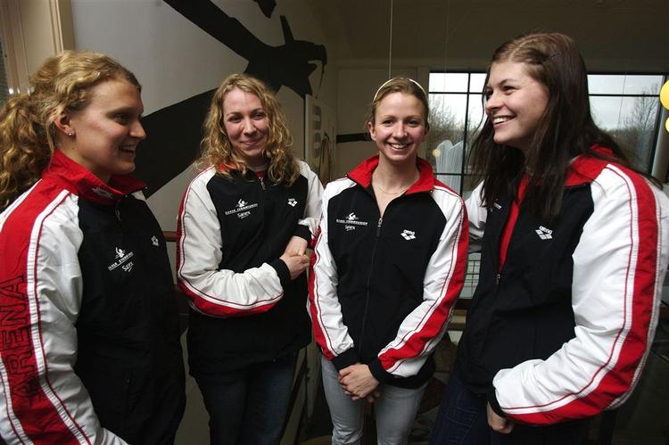 Julie Hjorth-Hansen, Louise Jansen,Micha Østergaard og Lote Friis slog en 17 år gammel dansk rekord ved EM tidligere i år. Tiden har nu sikret dansk deltagelse i 4x200 meter fri ved OL. Arkivfoto. 