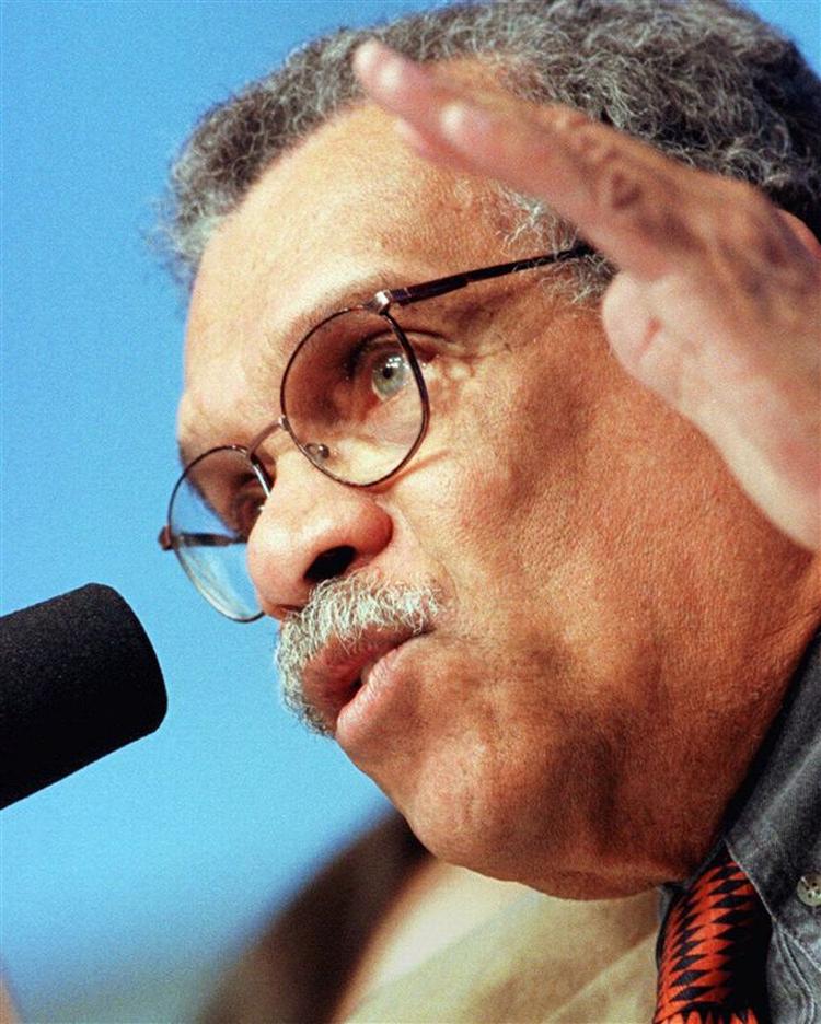 Nobelprisvinderen Derek Wallcott har i årevis beskyldt kollegaen V.S. Naipaul for at være racist (arkivfoto). 