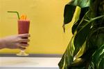 Flere og flere juicebarer skyder op i København og trives, fordi mange erstatter deres koffeinspækkede coffee to go med ernæringsrigtige juicer og smoothies. iBYEN guider til juicebarer. 