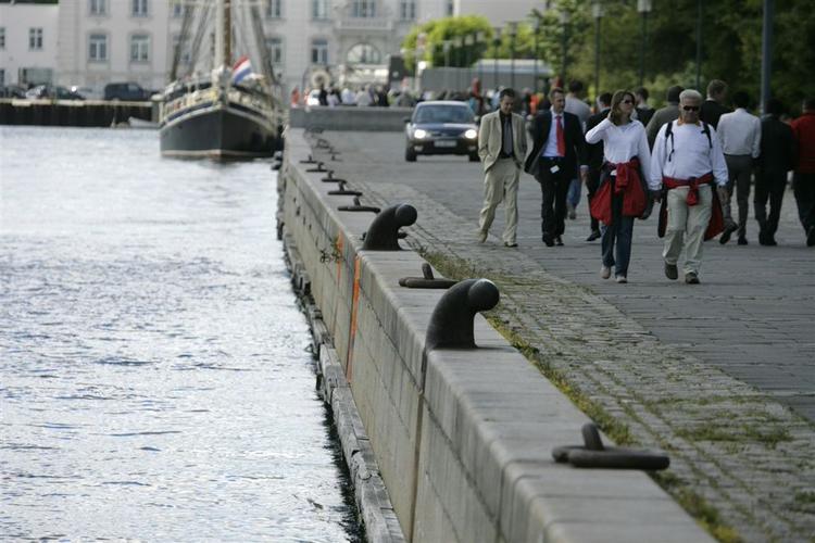 En klasse på tur fandt en død mand her i vandet i Københavns Havn. 