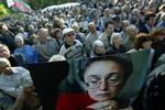 Mordet på den regeringskritiske journalist Anna Politkovskaja vakte stor vrede i Rusland. Her ved en demonstration i Moskva i august sidste år. 