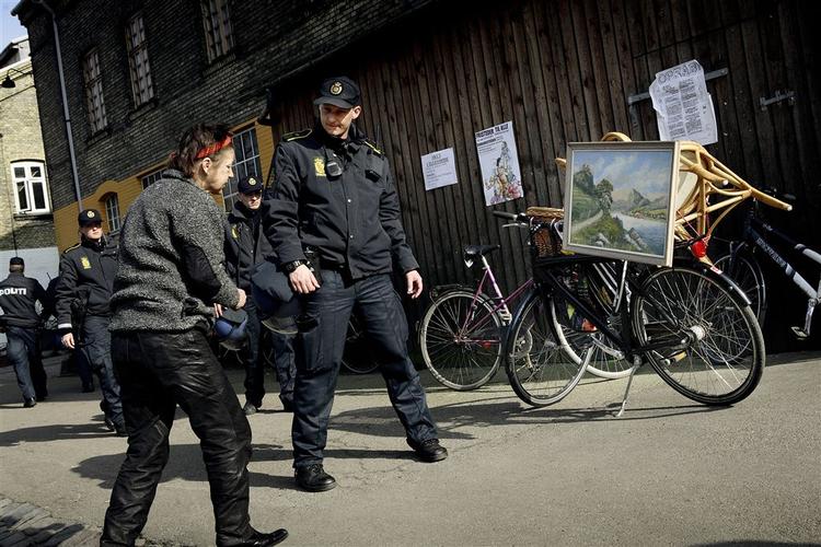Under et rutinetjek på Christiania blev politiet angrebet med sten og kanonslag. Blandt stenkasterne var børn ned til 12 år. Arkivfoto. 