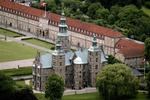 Garderkasernen ved Rosenborg Slot har haft besøg af politiets bombehunde, der kunne afklare, at en mistænkelig genstand ikke var eksplosiv. Arkivfoto. 