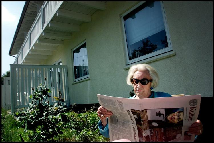 Problemet med pensionen bliver ikke mindre af, at undersøgelser gang på gang viser, at kvinder generelt sparer langt mindre op end mænd. Derved bliver mange kvinder dobbelt ramt.(Arkivfoto) 