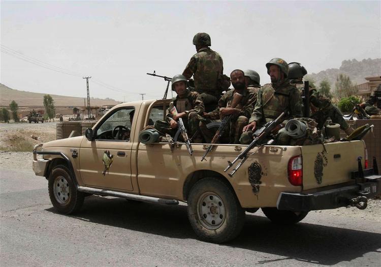Afghanske styrker patruljerer i udkanten af Kandahar i det sydlige Afghanistan. 