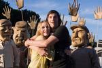 Engelske Jude, spillet af Jim Sturgess og amerikanske Lucy, spillet af Evan Rachel Wood er omdrejningspunktet for kærlighedshistorien i musical med Beatles-sange. Foto fra filmen. 