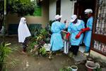 Trods et vist fald er malaria fortsat en stor global trussel. Her sprayes der mod malariamyg i Indonesien. Arkivfoto. 