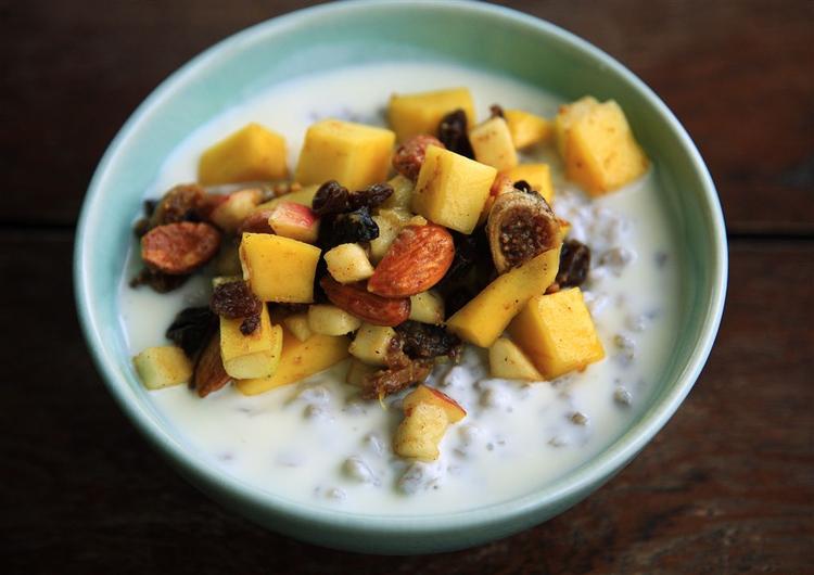 Bare spis! Når det er tid til morgenmad. Men det skal være en blanding af protein og kulhydrater. 