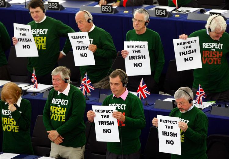 Medlemmer af Europaparlamentet beder toplederne om at respektere det irske nej til EU-traktaten. 
