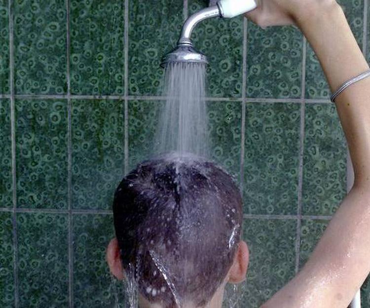 Bakterien legionella lever i vand, typisk i vandhaner og bruseslanger og elsker temperaturer mellem 20 og 50 grader. (Arkivfoto) 