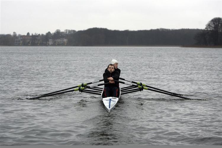 Mads Rasmussen (bagest) og Rasmus Quist ved en tidligere træning på Bagsværd Sø. I dag fik de medaljer på en sø ved den polske by Poznan. 