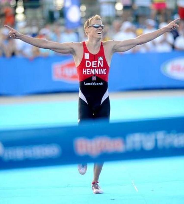 Først med 200 meter til mål følte Rasmus Henning sig sikker på at gentage sejren i Des Moines. Foto: Delly Carr / triathlon.org 