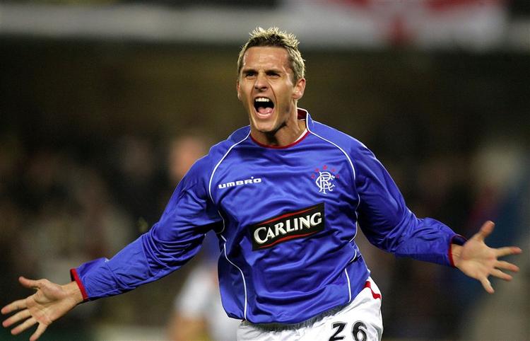 Peter Løvenkrands er på vej hjem til Danmark. Her ses Løvenkrands efter en scoring for Glasgow Rangers, hvor han spillde seks sæsoner, inden han kom til tyske Schalke 04. 