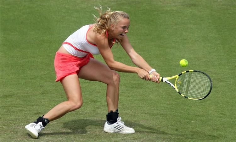 Caroline Wozniacki tabte for første gang i 11 måneder til en spiller uden for top-100. 
