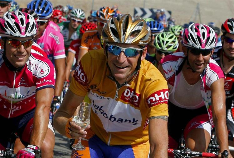 Menchov trak sig ud af Touren i 2007 som følge af den spegede Rasmussen-sag, men kom stærkt tilbage og vandt Vuelta a Espana. 