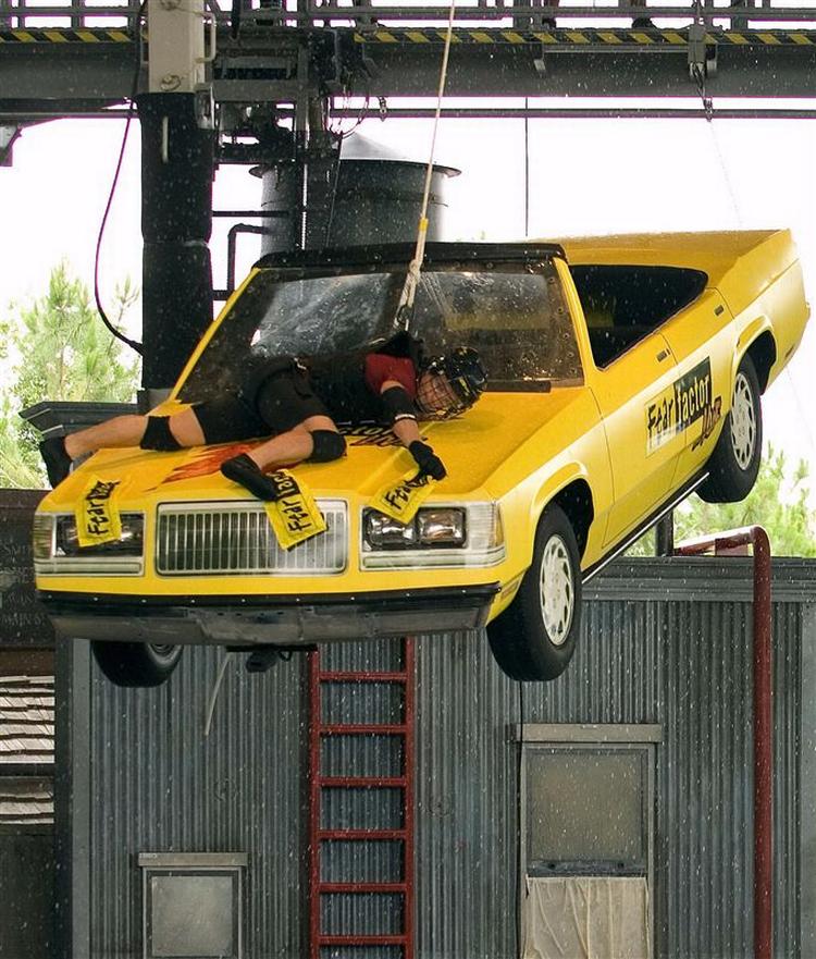 Fear Factor-konceptet, hvor deltagerne ser deres største frygt i øjnene, er blevet en enorm succes. Billedet her er fra Universal Studios i Florida, hvor forlystelsen Fear Factor Live åbnede i sommeren 2005. Gæsterne kan her prøve noget af det, deltagerne i tv-showet blev udsat for. Det er ifølge AP første gang en forlystelse er skabt fra et reality-tv-koncept. 