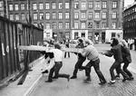 Sådan så det ud fra Politikens fotograf Morten Langkildes vinkel, da Bådsmandsstrædes Kaserne blev stormet i 1971. Hvordan oplevede du det? 