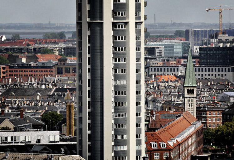 Carlsbergsiloen i Valby er 85 meter høj og dermed et af de få højhuse i København. I hovedstadens historiske bydel er der endnu ingen højhuse. 