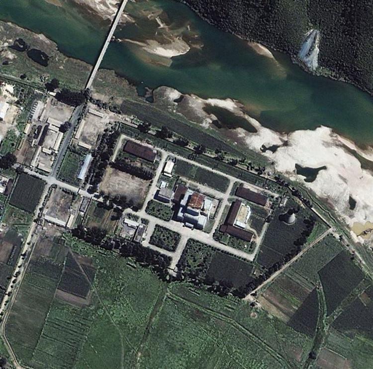 Satellitfoto af det nordkoreanske atomanlæg i Yongbyon, som ifølge amerikanerne kan bruges til at fremstille a-våben på. 