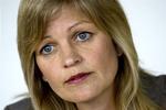 En samlet oppposition vil have Eva Kjer Hansen til at forbyde azofarvestofferne. Men fødevareministeren vil ikke. 