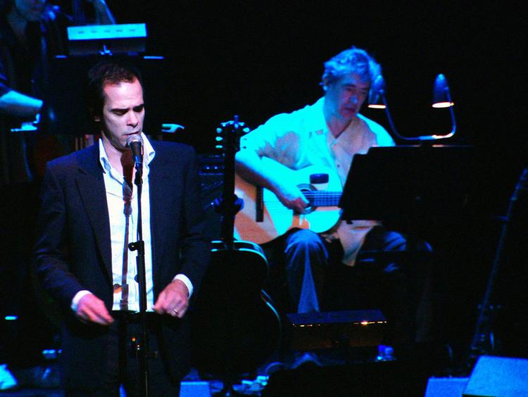 Nick Cave er traditionelt et godt navn på danske filmfestivaler. Blandt andet her i Leonard Cohen-portræt- filmen 'I'm Your Man', der blev vist på CPH:DOX i 2006. Næste år får publikum mulighed for at se stjernerne på en ny musikfilmfestival.  PR-foto. 