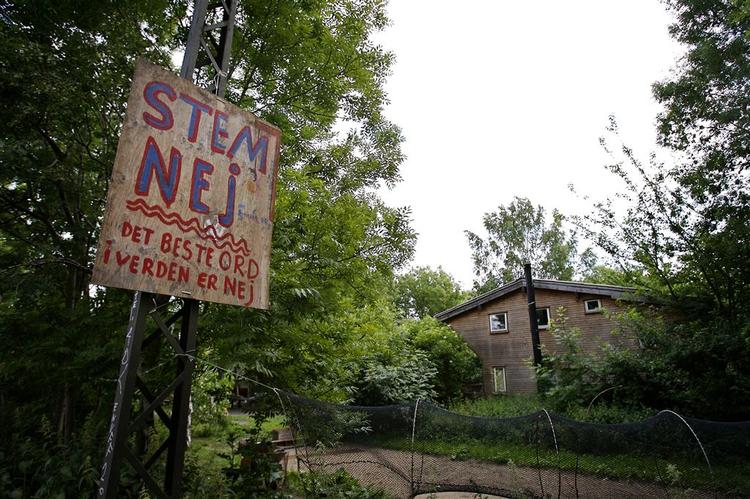Christiania i går. Lige til det sidste forsøgte beboerne at påvirke udfaldet af aftenens møde. 