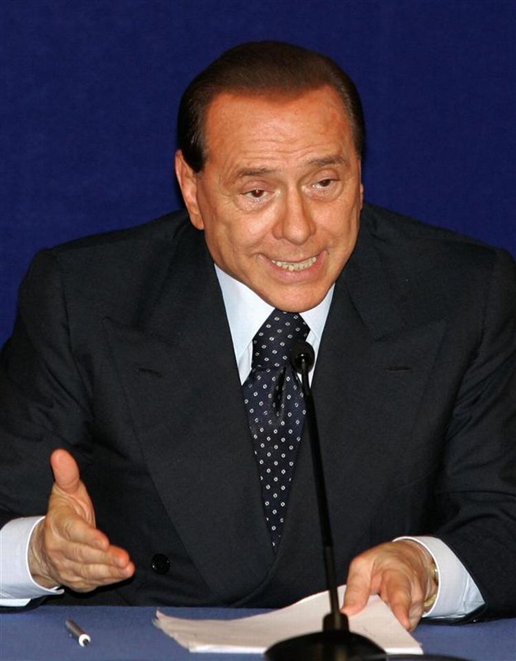 Italiens regeringsleder, Silvio Berlusconi, bliver sammen med andre højtstående folkevalgte beskyttet mod retsforfølgelse af ny lov. Arkivfoto. 
