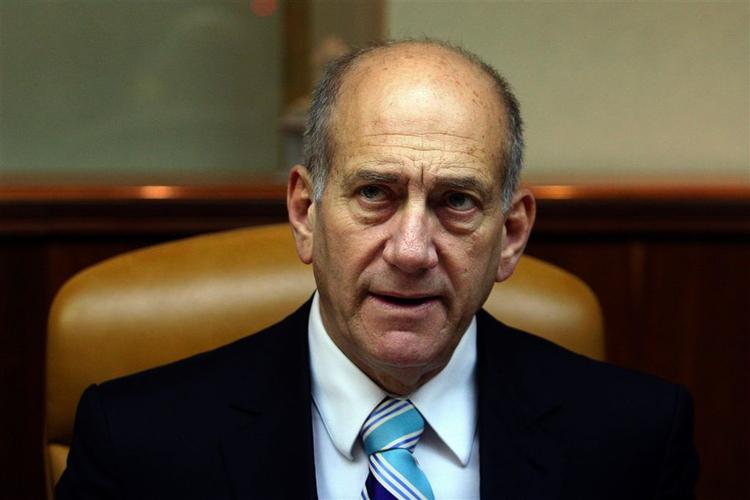 Premierminister Ehud Olmert og den øvrige del af kabinettet var i dag samlet for at stemme om, hvorvidt Israel skal acceptere en fangeudveksling med Hizbollah. Et stort flertal gav grønt lys til at udlevere en berygtet Hizbollahkriger til gengæld for ligene af to israelske soldater, der forsvandt i 2006. 