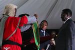 Robert Mugabe tages i ed som præsident ved en ceremoni i Harare i dag. 