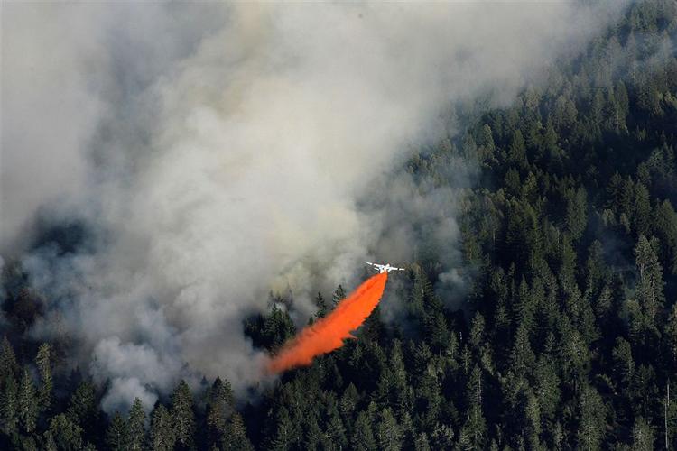 På 10. dag kæmper brandmandskab i Californien på at få kontrol over de store brande i Big Sur-området mellem Los Angeles og San Francisco. 
