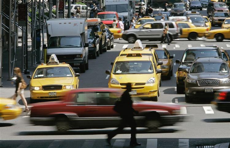 Danske bilkøbere - eller dem der bare tænker på at købe en - kan vinde en rejse til New York for fire hos Mercedes. Hvis de er heldige nok. 