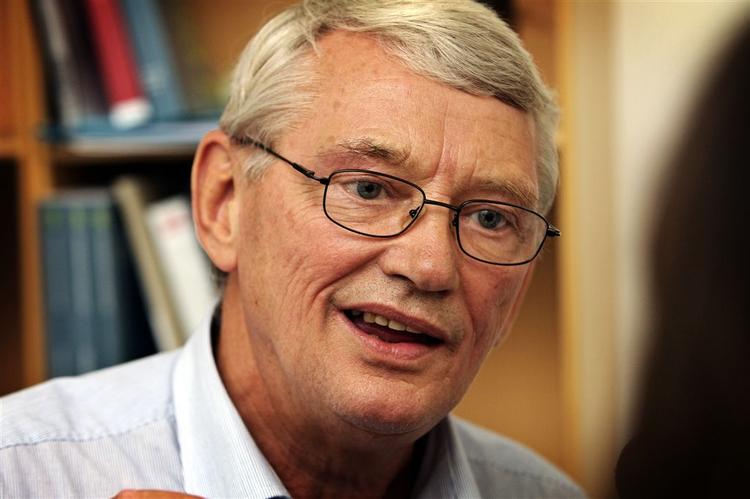Snart fører han politik for Det Radikale Venstre, vurderer Hans Engell. 