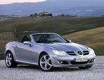 Om sommeren kan en cabriolet være stærkt fristende. Hvis det er en bil i den den dyre ende, som denne Mercedes SLK, kan leasing være et godt valg. 