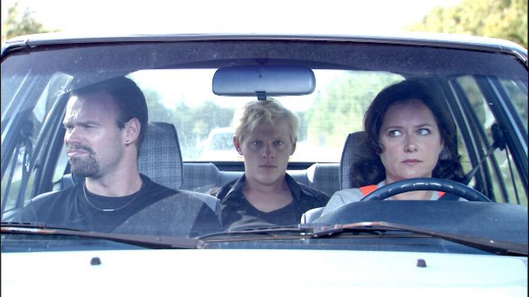 Sidse Babett Knudsen, Thure Lindhardt og Mick Øgendahl i 'Blå Mænd'. 