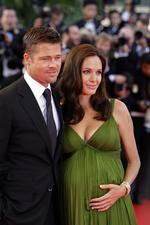 Det var på Cannes festivalen i maj måned, at Angelina Jolie bekræftede, at hun venter tvillinger. Nu er hun tjekket ind på fødegangen på et hospital i Nice. Arkivfoto. 