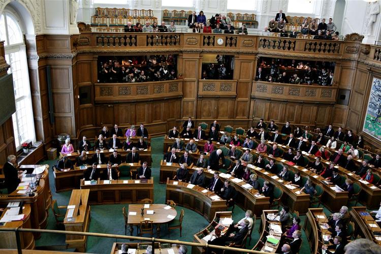 Nu kan du snart se og høre, hvad politikerne foretager sig i Folketinget. - Arkivfoto. 