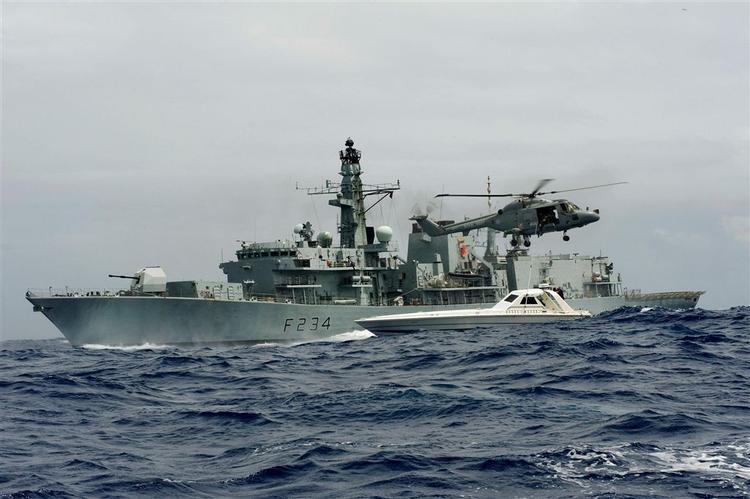 HMS Iron Duke, hvor Prin William gør tjeneste, opbragte lørdag en speedbåd fyldt med narkotika. 